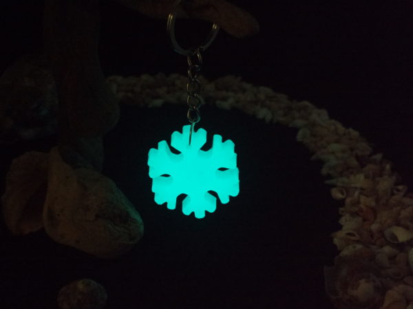 Large Snowflake – Glow in the Dark Blue