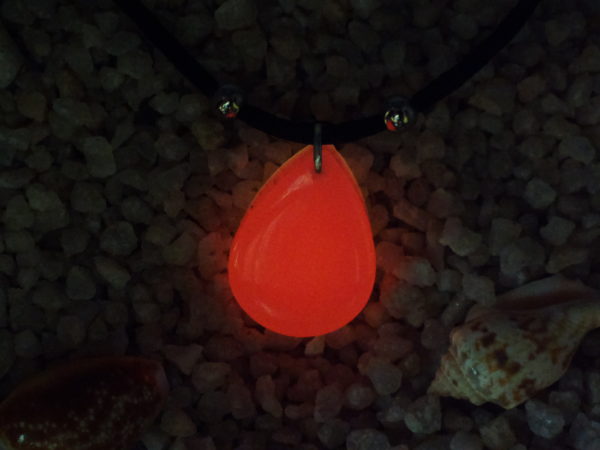 Teardrop Pendant – Pink Glow in the Dark