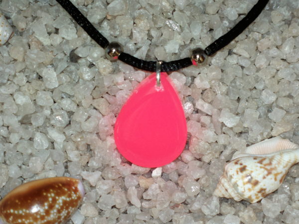 Teardrop Pendant – Pink Glow in the Dark