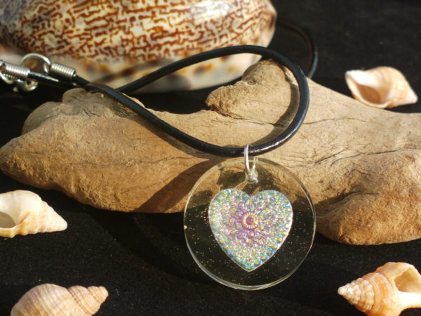 Round Pendant – Clear with Purple Heart inlay