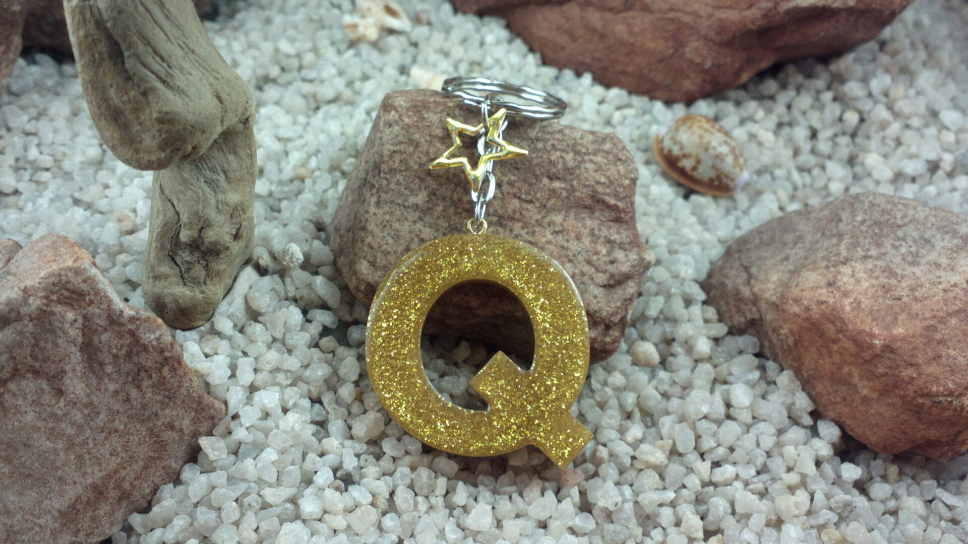 Letter Q – Bright Sparkling Gold